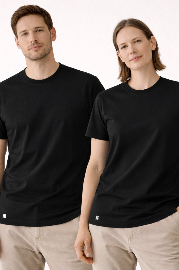 Unisex T-Shirts aus nachhaltigem Tencel im minimalistischen Design; die lockere Passform bietet optimalen Tragekomfort für Damen und Herren gleichermaßen