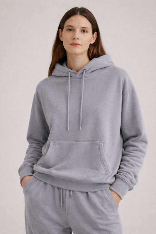 BREDDY’S Tencel Hoodie: Hautfreundliches Material mit seidigem Glanz und natürlicher Frische.