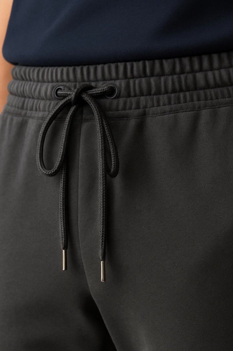 Detailaufnahme vom Bund der BREDDY’S URBAN HOODIE aus TENCEL™