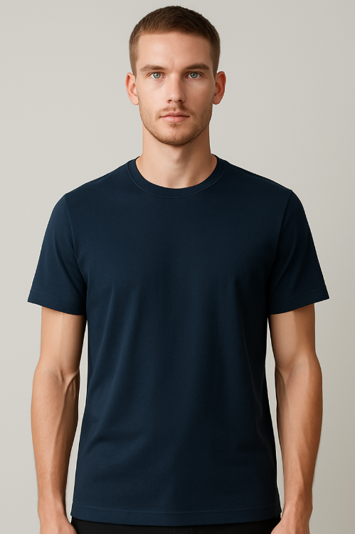 Produktaufnahme: Herren-T-Shirt von BREDDY’S in blau aus TENCEL™ Material.