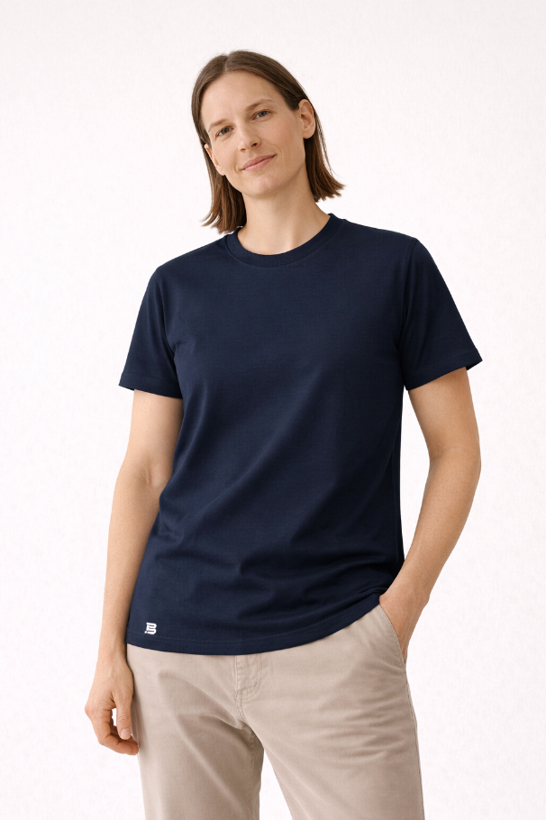 Produktfoto: Damen-T-Shirt von BREDDY’S in blau aus nachhaltigem TENCEL™.