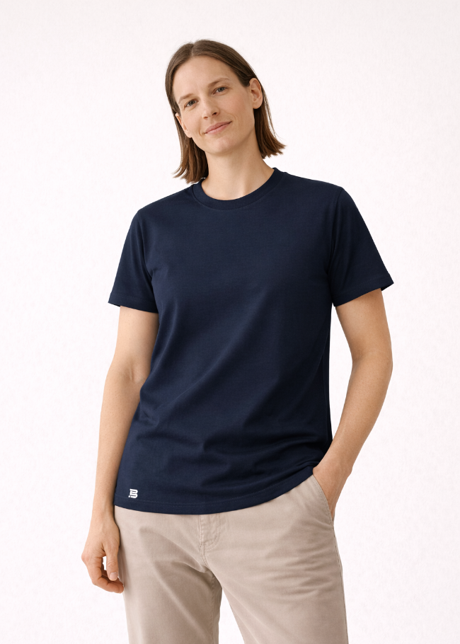Produktfoto: Damen-T-Shirt von BREDDY’S in blau aus nachhaltigem TENCEL™.