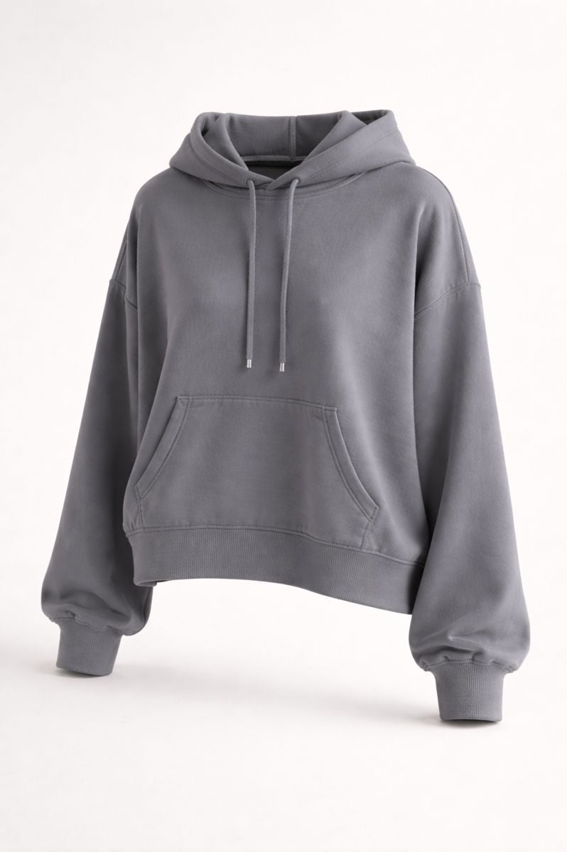 BREDDY’S Hoodie aus 100% nachhaltigem Tencel; die umweltfreundliche Alternative zu Baumwolle überzeugt durch geringen Wasserverbrauch und vollständige biologische Abbaubarkeit.