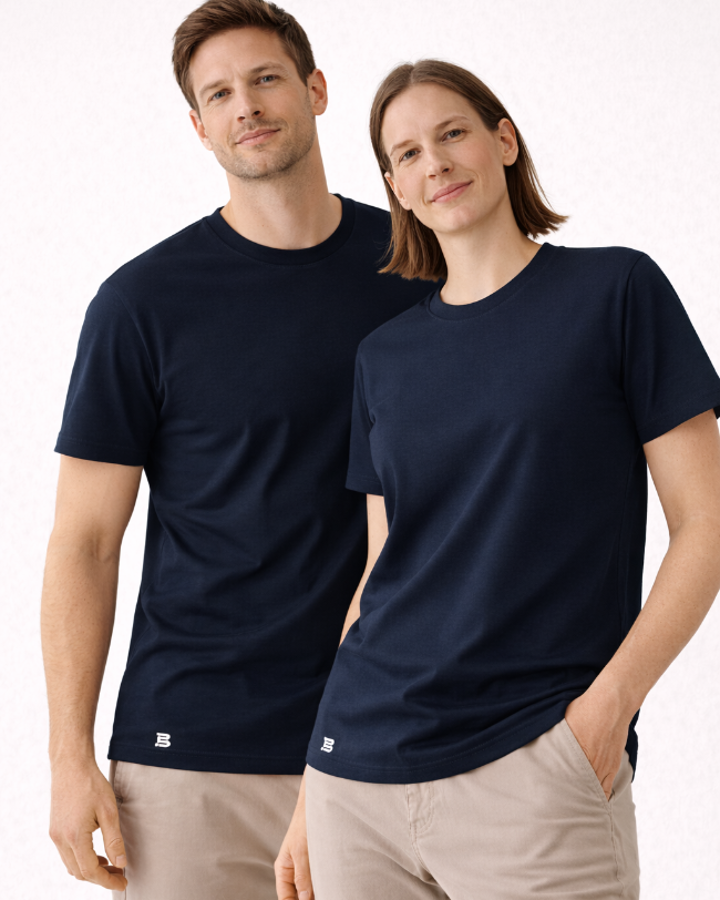 Unisex T-Shirts aus nachhaltigem Tencel im minimalistischen Design; die lockere Passform bietet optimalen Tragekomfort für Damen und Herren gleichermaßen