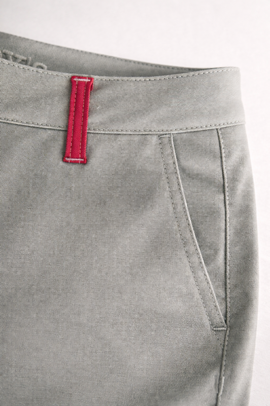Nachhaltige Five-Pocket für Damen aus biobasiertem Polyamid – umweltfreundliche Damenmode von BREDDY’S, fair produziert in Europa