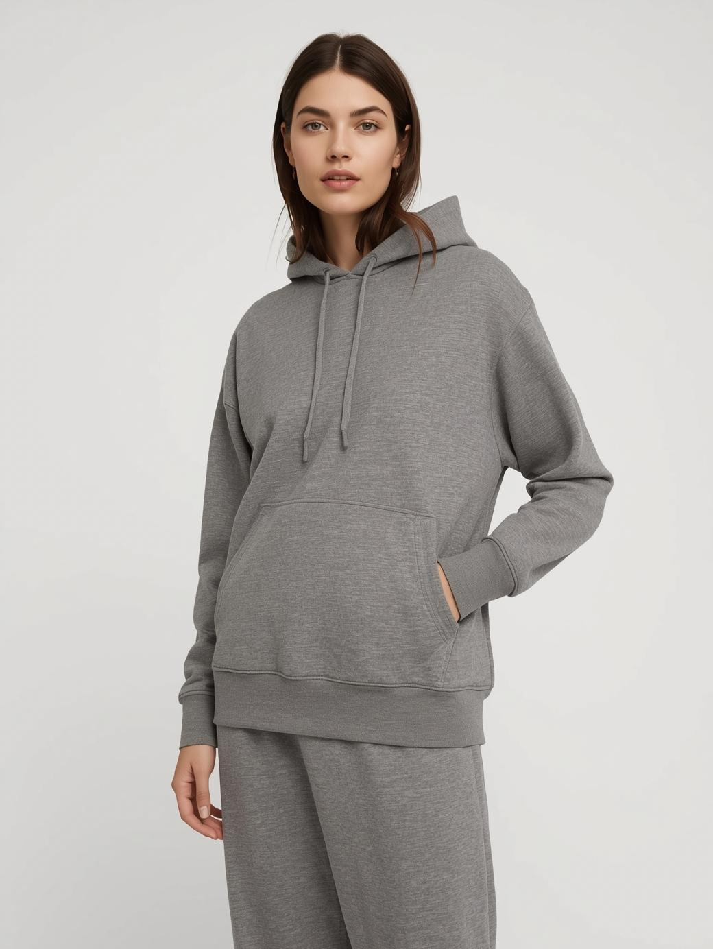 BREDDY’S URBAN HOODIE und RELAXED SWEATPANTS aus TENCEL™ als nachhaltiges Outfit