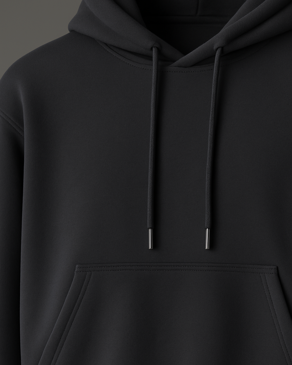 Detailaufnahme vom Halsausschnitt des BREDDY’S URBAN HOODIE aus TENCEL™