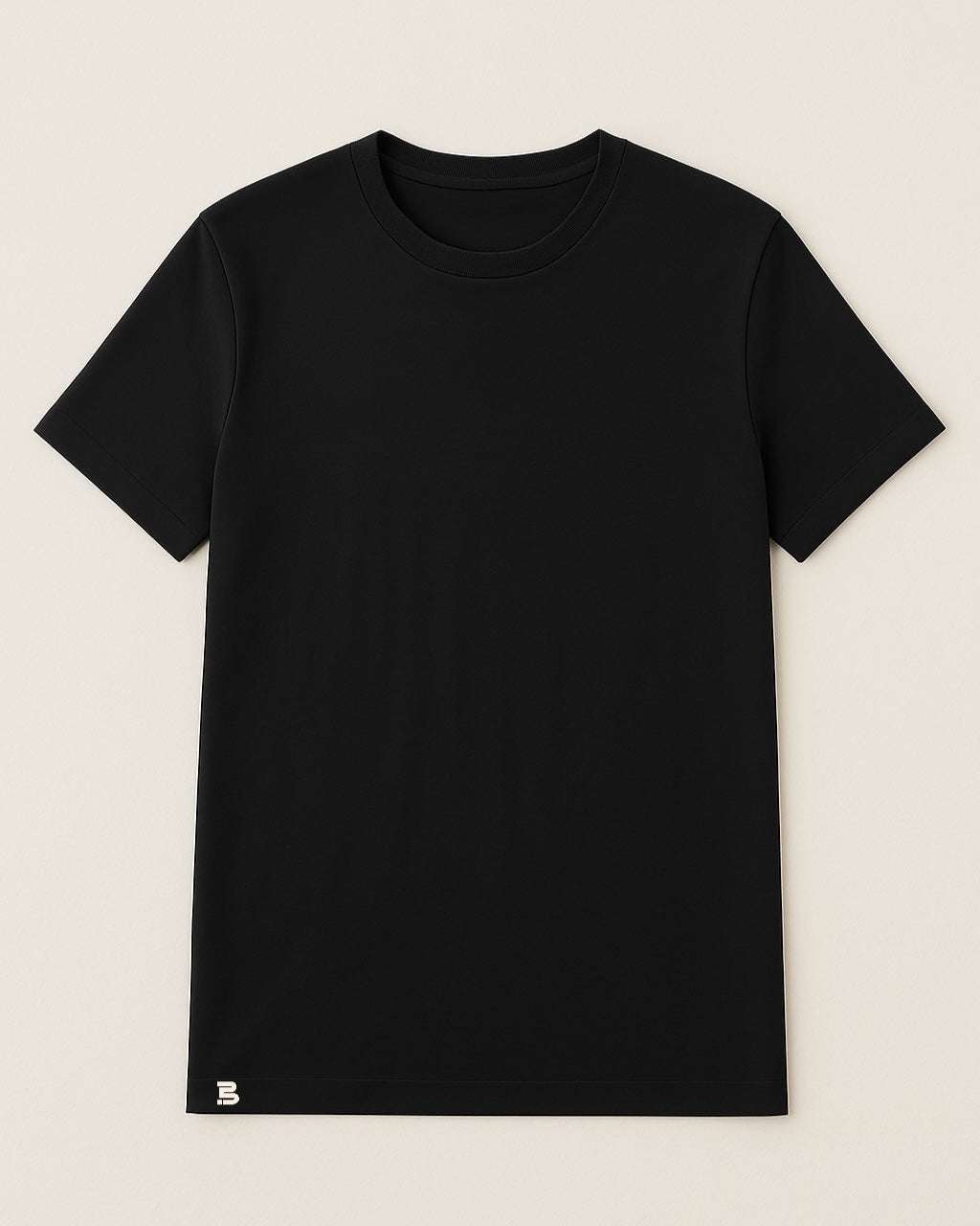 BREDDY’S TENCEL™ T-Shirt in black – nachhaltiges Basic im Studiofoto