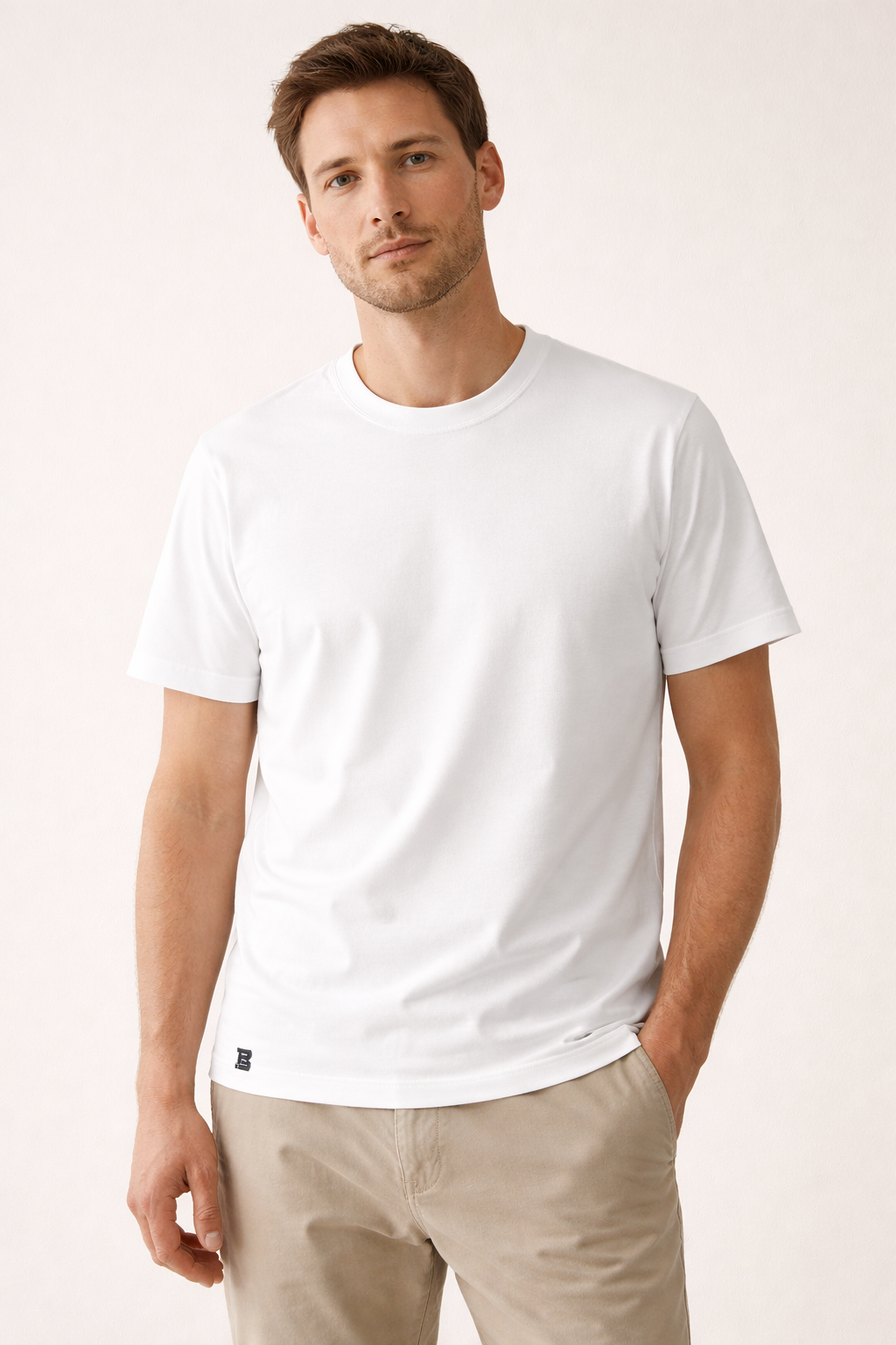 Produktaufnahme: Herren-T-Shirt von BREDDY’S im weißen aus TENCEL™ Material